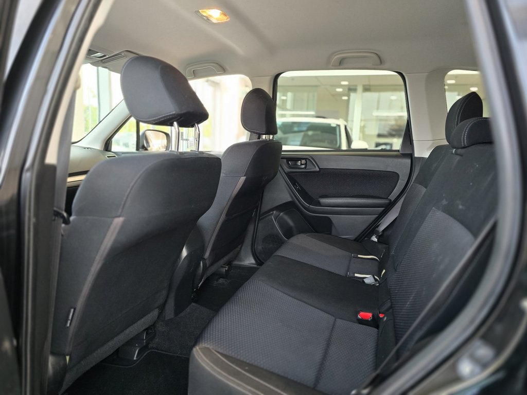 2018 Subaru Forester Convenience 2.5i | CLEAN CARFAX in Laval, Quebec - 10 - w1024h768px