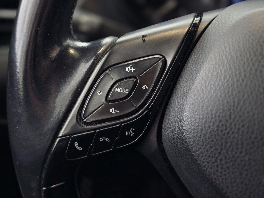 2018 Toyota C-HR XLE | DÉMARREUR | 8 PNEUS | CAM | BLUETOOTH | +++ in Laval, Quebec - 13 - w1024h768px