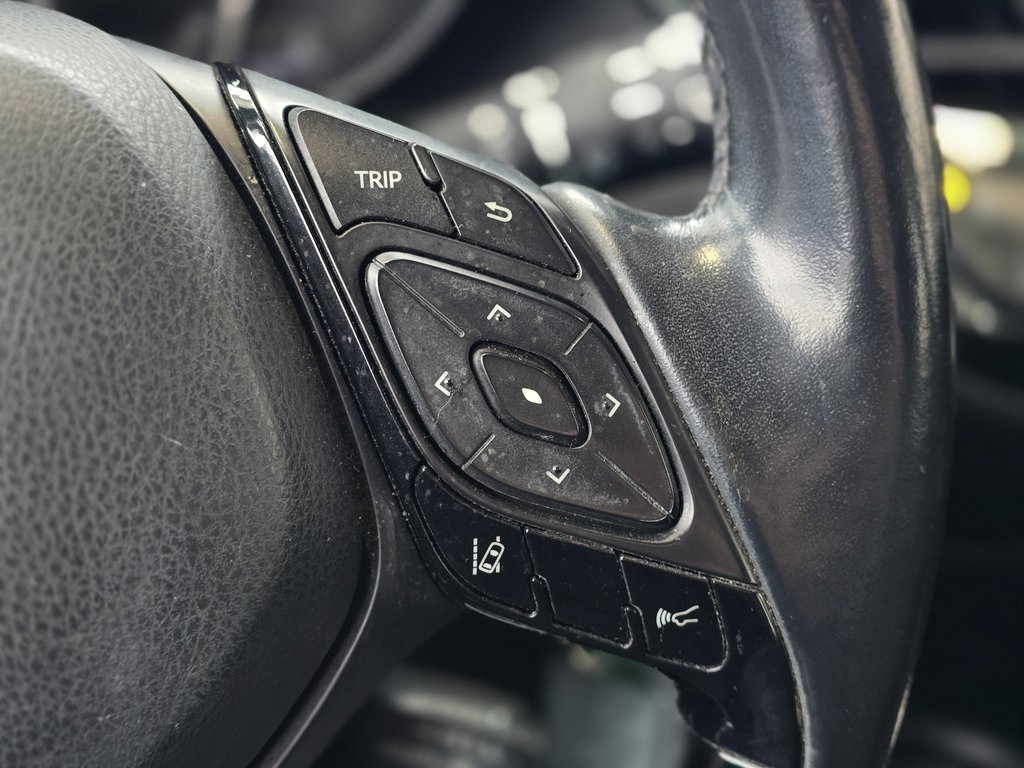 2018 Toyota C-HR XLE | DÉMARREUR | 8 PNEUS | CAM | BLUETOOTH | +++ in Laval, Quebec - 14 - w1024h768px