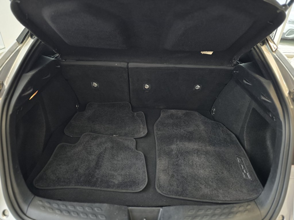 2018 Toyota C-HR XLE | DÉMARREUR | 8 PNEUS | CAM | BLUETOOTH | +++ in Laval, Quebec - 9 - w1024h768px