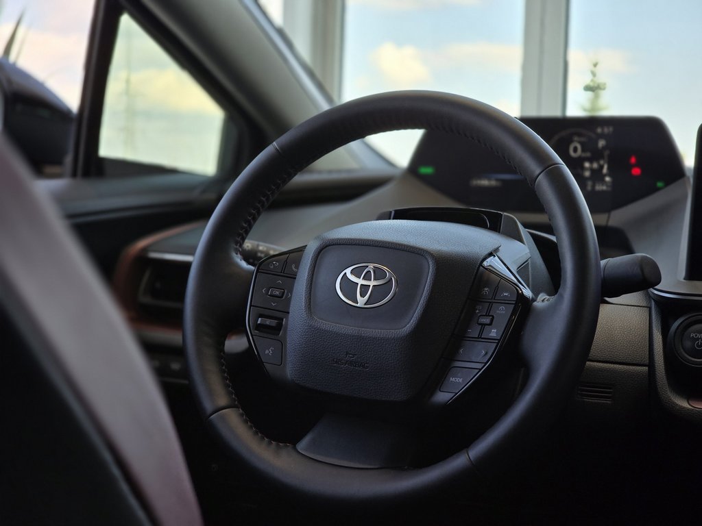 2024 Toyota PRIUS PRIME XSE in Laval, Quebec - 12 - w1024h768px