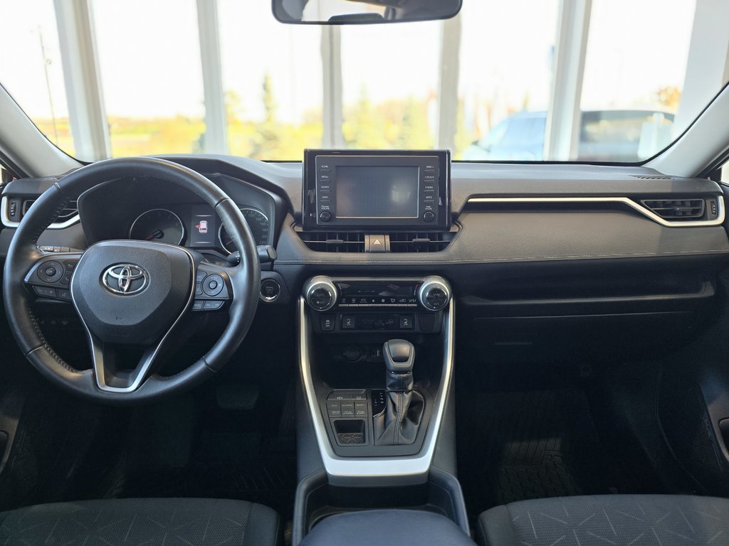 RAV4 XLE | AWD | 8 ROUES | TOIT | CAMÉRA  | BAS KM!! 2019 à Laval, Québec - 11 - w1024h768px