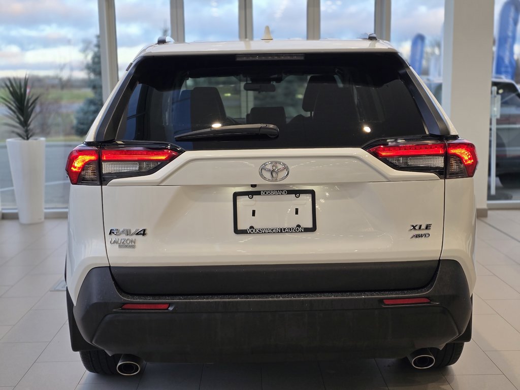 2021  RAV4 XLE AWD | TOIT | CUIR | CARPLAY | CAMÉRA | +++ in Laval, Quebec - 6 - w1024h768px