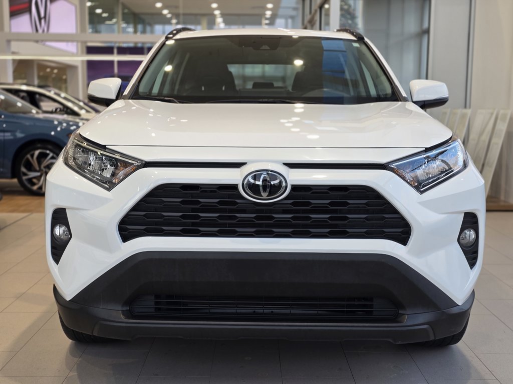 2021  RAV4 XLE AWD | TOIT | CUIR | CARPLAY | CAMÉRA | +++ in Laval, Quebec - 2 - w1024h768px