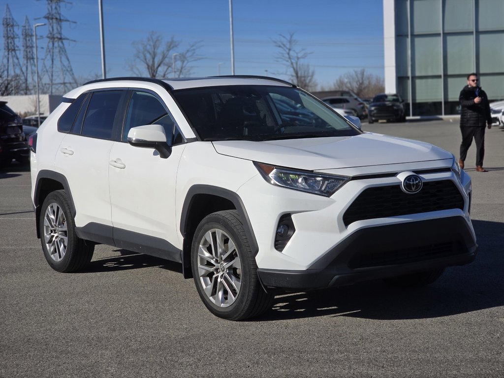 RAV4 XLE AWD | TOIT | CUIR | CARPLAY | CAMÉRA | +++ 2021 à Laval, Québec - 1 - w1024h768px