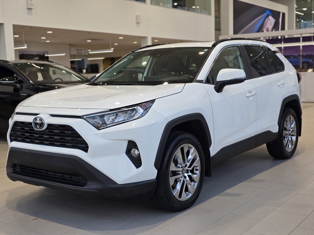 2021  RAV4 XLE AWD | TOIT | CUIR | CARPLAY | CAMÉRA | +++ in Laval, Quebec - 3 - w1024h768px