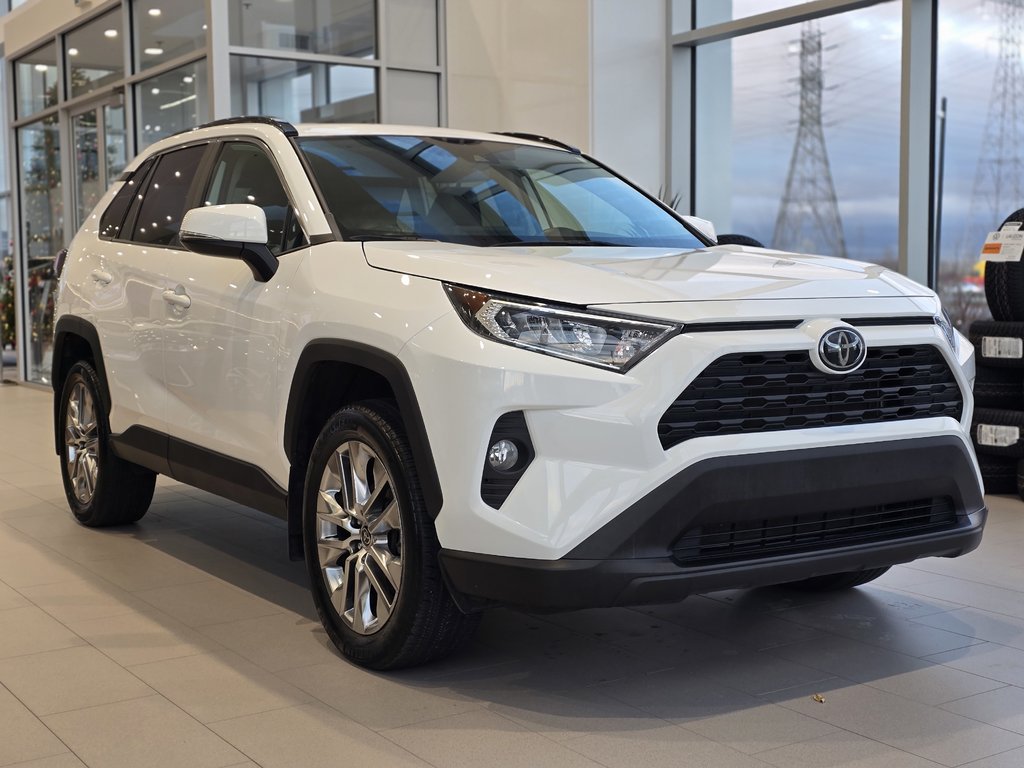 2021  RAV4 XLE AWD | TOIT | CUIR | CARPLAY | CAMÉRA | +++ in Laval, Quebec - 1 - w1024h768px