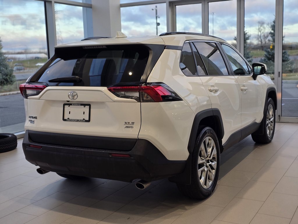 2021  RAV4 XLE AWD | TOIT | CUIR | CARPLAY | CAMÉRA | +++ in Laval, Quebec - 8 - w1024h768px