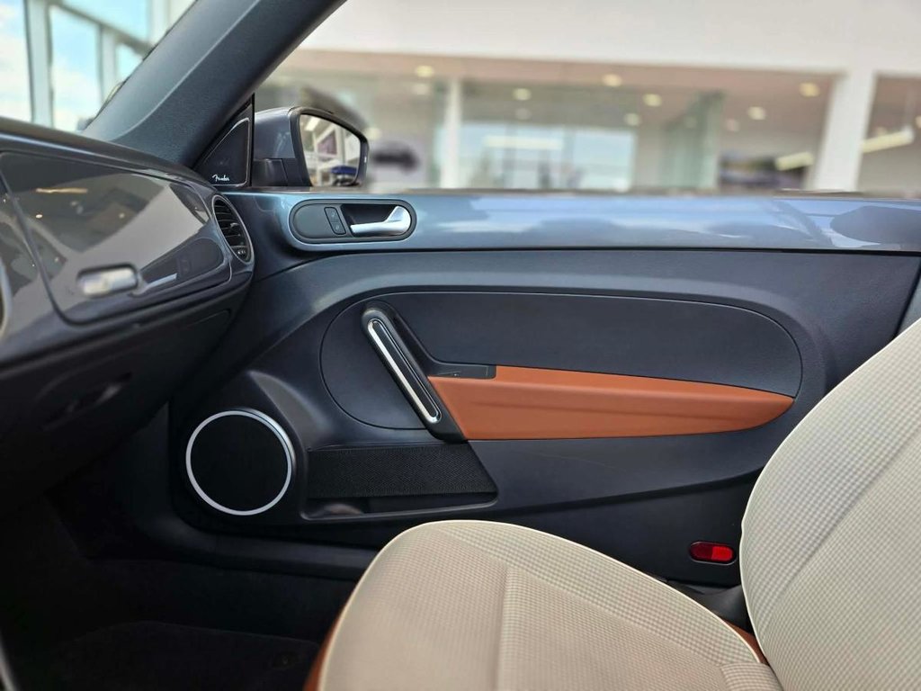 Volkswagen Beetle Convertible Classic BAS KM | CAMÉRA | BLUETOOTH +++ 2017 à Laval, Québec - 24 - w1024h768px