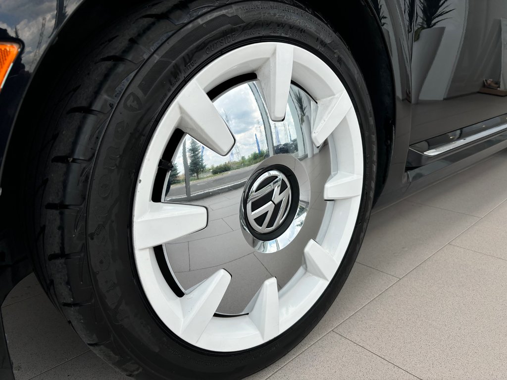 2019 Volkswagen Beetle Convertible Wolfsburg Edition | WOW!! UN PROPRIO | IMPECCABLE! in Laval, Quebec - 6 - w1024h768px
