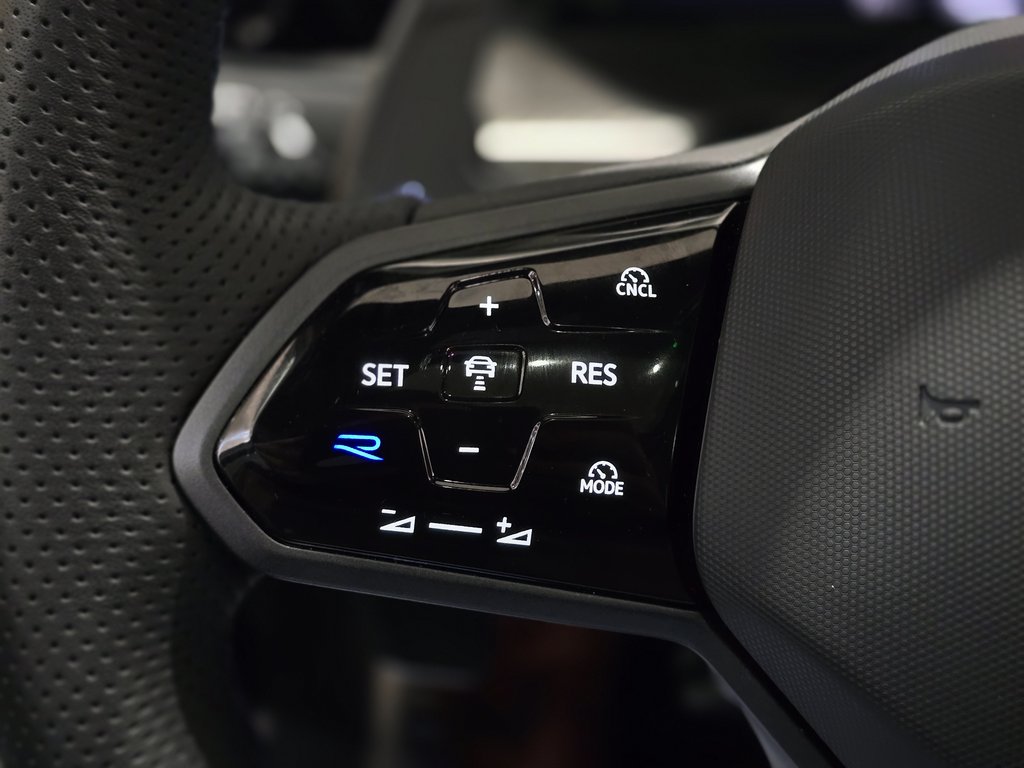 2025 Volkswagen Golf R BLACK PACK + EXHAUST AKRAPOVIC | TOIT | CARPLAY ++ in Laval, Quebec - 22 - w1024h768px