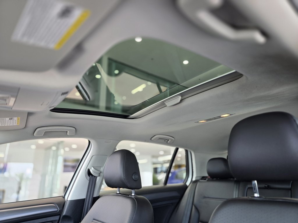 Volkswagen Golf Highline AUTOMATIQUE | TOIT | CUIR | NAV | CARPLAY 2021 à Laval, Québec - 17 - w1024h768px