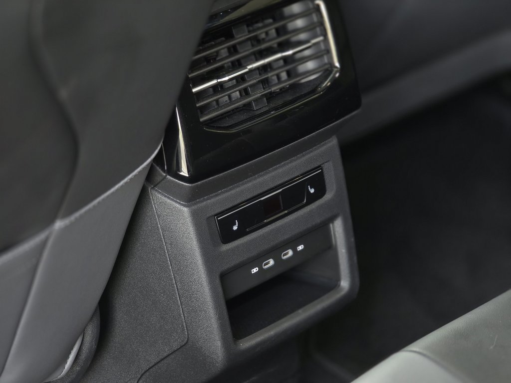 2024 Volkswagen ID.4 Pro S AWD | TOIT PANO | THERMOPOMPE | CUIR | +++ in Laval, Quebec - 11 - w1024h768px