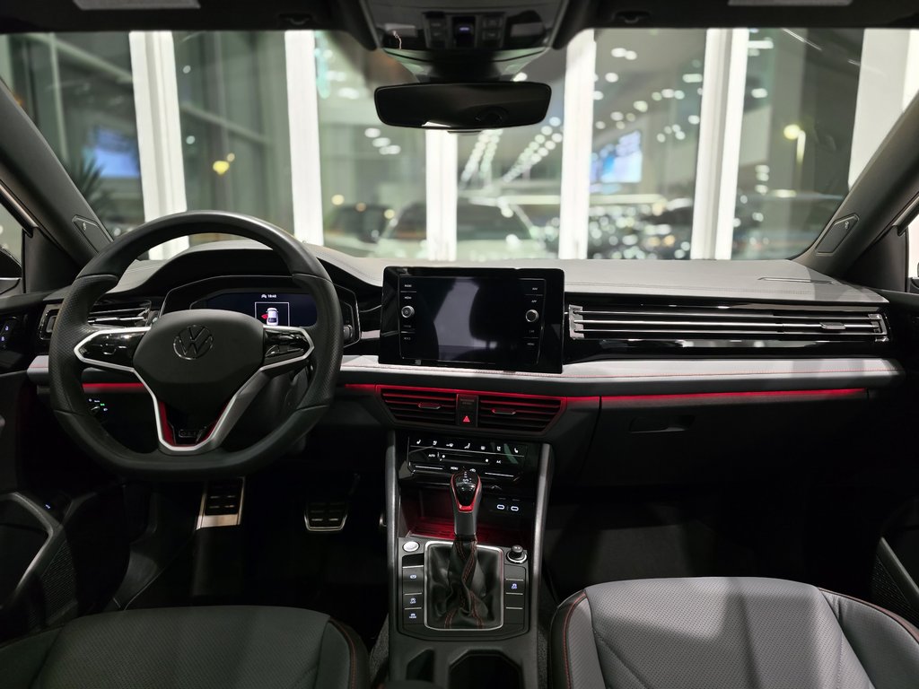 2025 Volkswagen Jetta GLI Autobahn DÉMARREUR | TOIT | CUIR | AUDIO BEATS in Laval, Quebec - 12 - w1024h768px