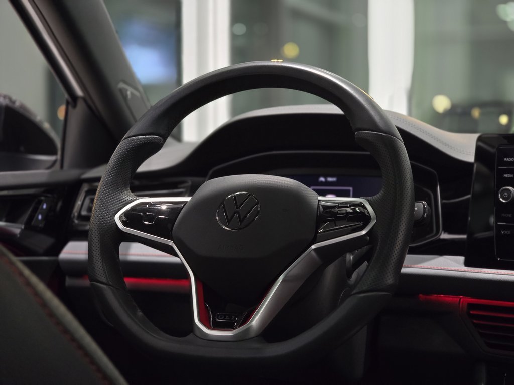 2025 Volkswagen Jetta GLI Autobahn DÉMARREUR | TOIT | CUIR | AUDIO BEATS in Laval, Quebec - 13 - w1024h768px