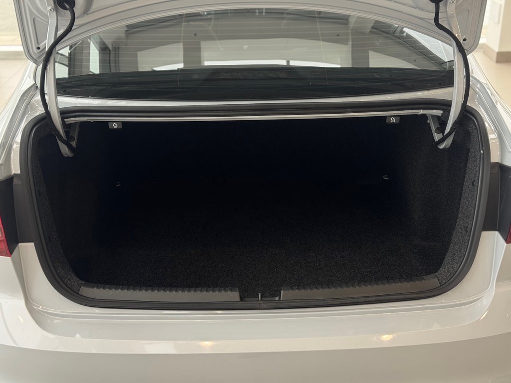 Volkswagen Jetta Trendline+ CAMÉRA | BLUETOOTH | SIÈGES CHAUFFANTS 2017 à Laval, Québec - 9 - w1024h768px