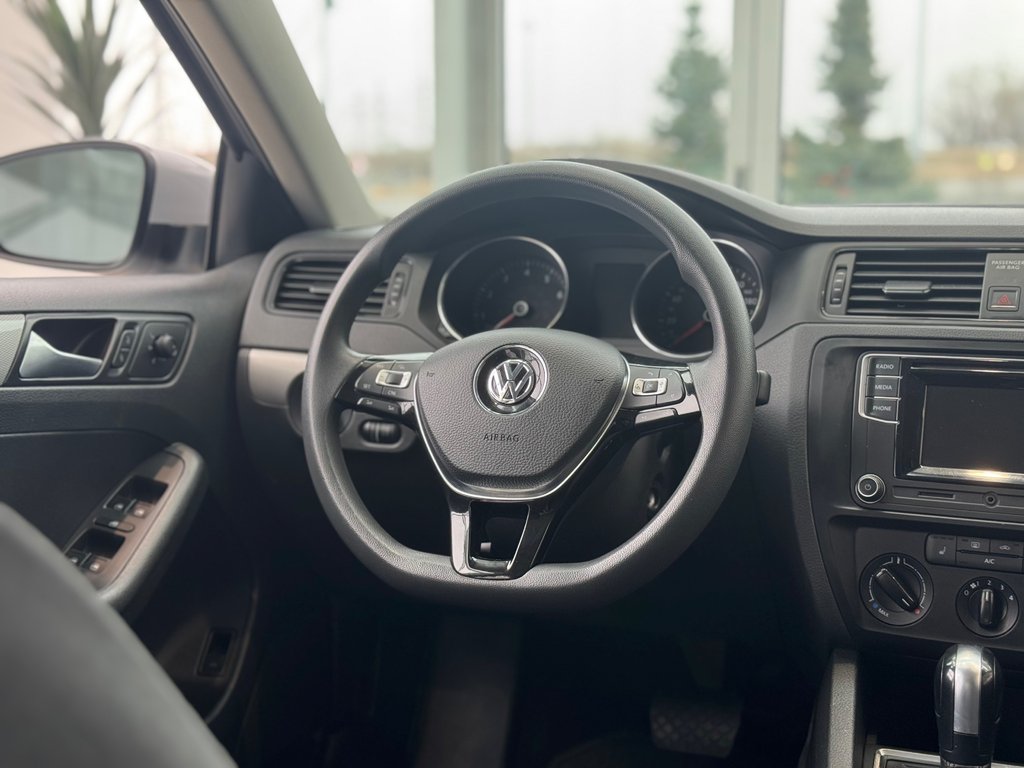 Volkswagen Jetta Trendline+ CAMÉRA | BLUETOOTH | SIÈGES CHAUFFANTS 2017 à Laval, Québec - 12 - w1024h768px