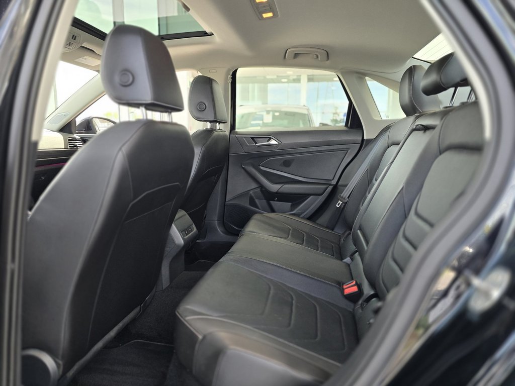 2022 Volkswagen Jetta Highline TOIT | CUIR | CARPLAY | NAV | DÉMARREUR in Laval, Quebec - 9 - w1024h768px