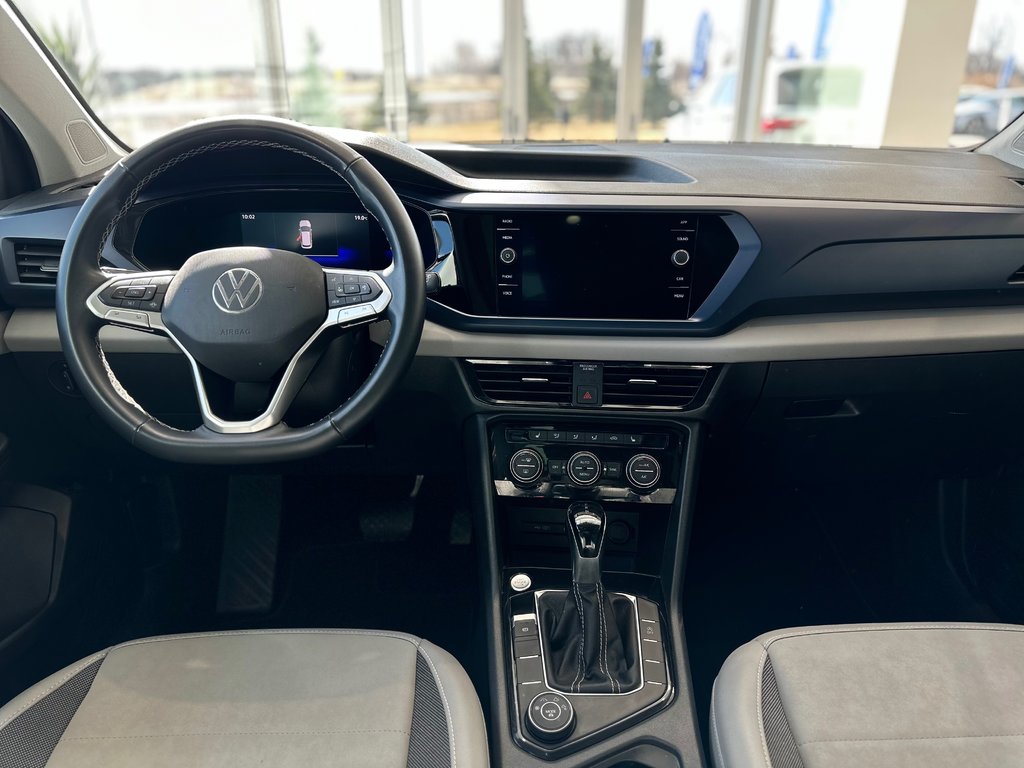 2022  Taos Comfortline AWD | TOIT PANO | CARPLAY | CAMÉRA +++ in Laval, Quebec - 12 - w1024h768px