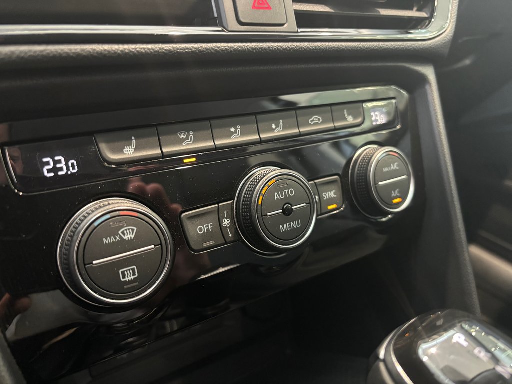 Volkswagen Taos Comfortline 4MOTION | CARPLAY | CAMÉRA | BAS KM!!! 2022 à Laval, Québec - 17 - w1024h768px