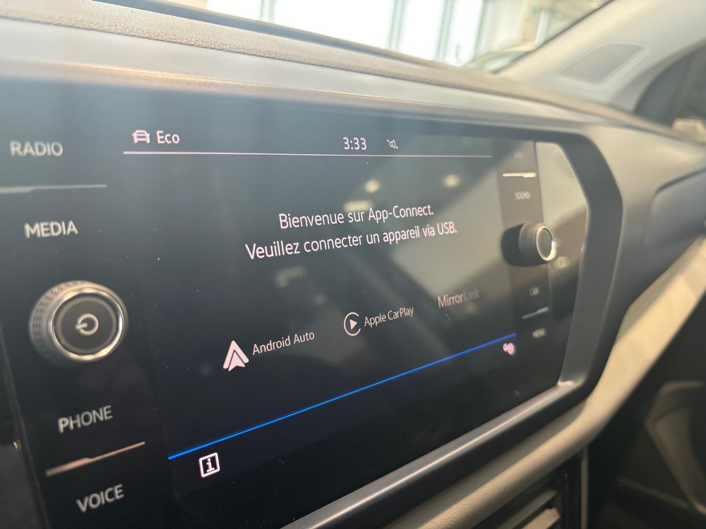 Volkswagen Taos Comfortline 4MOTION | CARPLAY | CAMÉRA | BAS KM!!! 2022 à Laval, Québec - 16 - w1024h768px