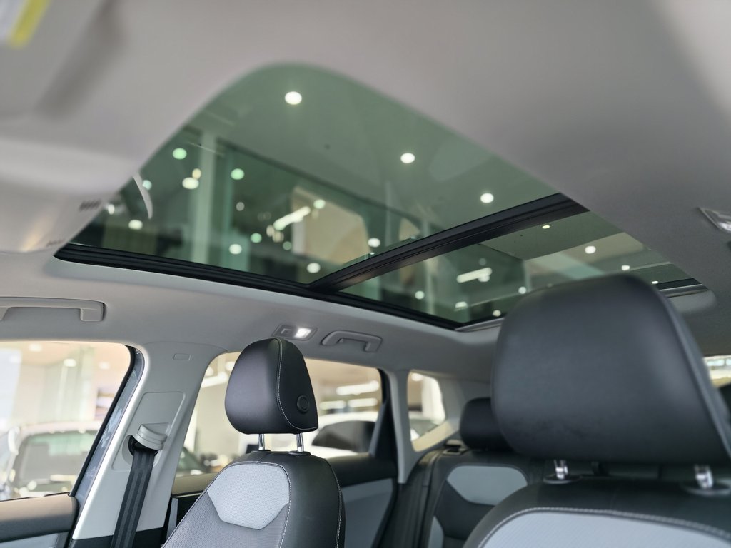 Volkswagen Taos Highline | BAS KM | DÉMARREUR | PANO | CUIR | AWD 2022 à Laval, Québec - 18 - w1024h768px