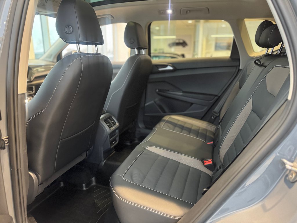 2022 Volkswagen Taos Highline DÉMARREUR | PANO | CUIR | NAV | CAMÉRA in Laval, Quebec - 10 - w1024h768px