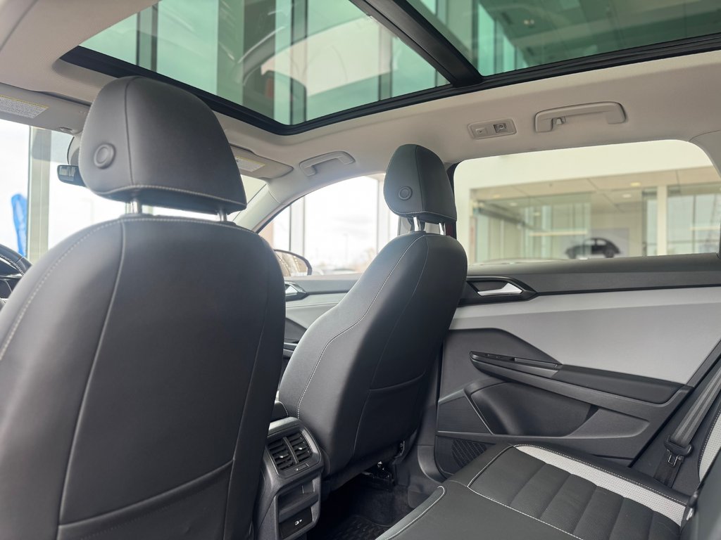 2022 Volkswagen Taos Highline | DÉMARREUR | PANO | CUIR | CARPLAY | +++ in Laval, Quebec - 10 - w1024h768px