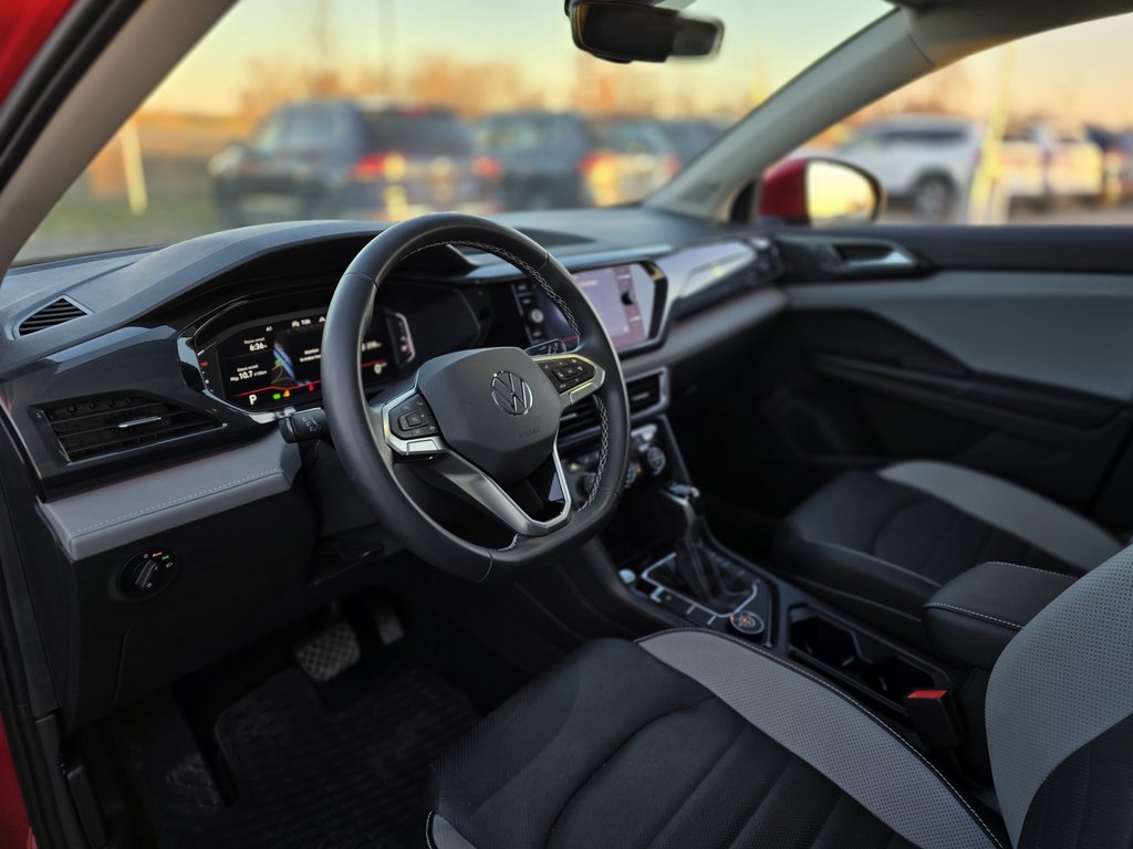 2022 Volkswagen Taos Highline | DÉMARREUR | PANO | CUIR | CARPLAY | +++ in Laval, Quebec - 9 - w1024h768px