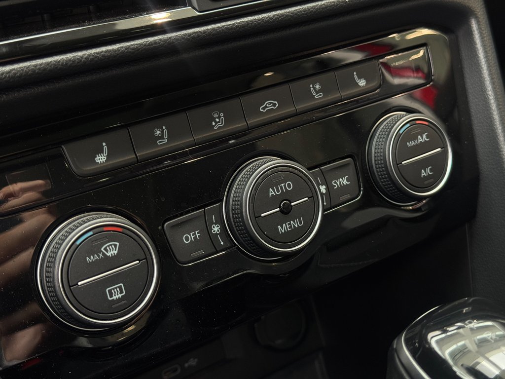 2022 Volkswagen Taos Highline | DÉMARREUR | PANO | CUIR | CARPLAY | +++ in Laval, Quebec - 16 - w1024h768px