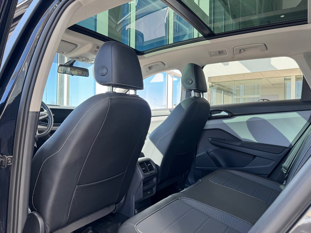 2022 Volkswagen Taos Comfortline AWD | TOIT PANO | CAMÉRA | CARPLAY +++ in Laval, Quebec - 9 - w1024h768px