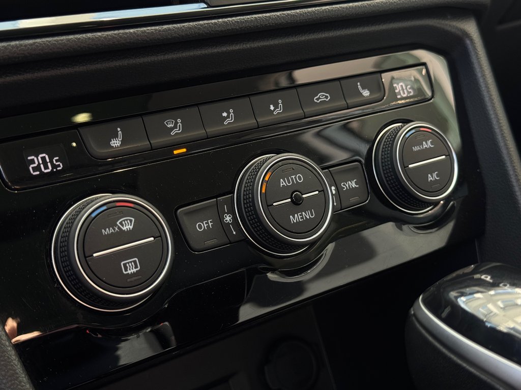 2022 Volkswagen Taos Comfortline AWD | TOIT PANO | CAMÉRA | CARPLAY +++ in Laval, Quebec - 17 - w1024h768px