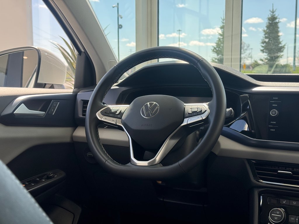 2022 Volkswagen Taos Comfortline AWD | TOIT PANO | CAMÉRA | CARPLAY +++ in Laval, Quebec - 12 - w1024h768px