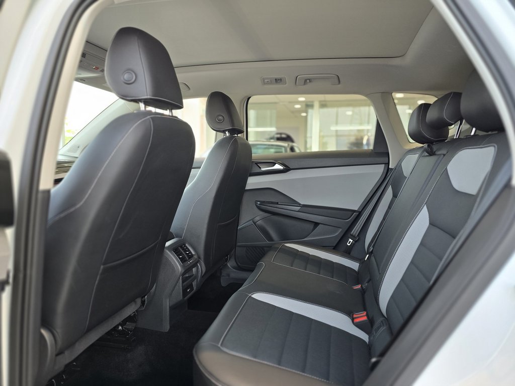 2023 Volkswagen Taos Highline TOIT PANO | CUIR | CARPLAY | CAMÉRA | +++ in Laval, Quebec - 10 - w1024h768px