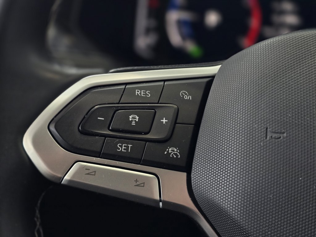 2023 Volkswagen Taos Highline | DÉMARREUR | PANO | CUIR | CARPLAY | +++ in Laval, Quebec - 14 - w1024h768px