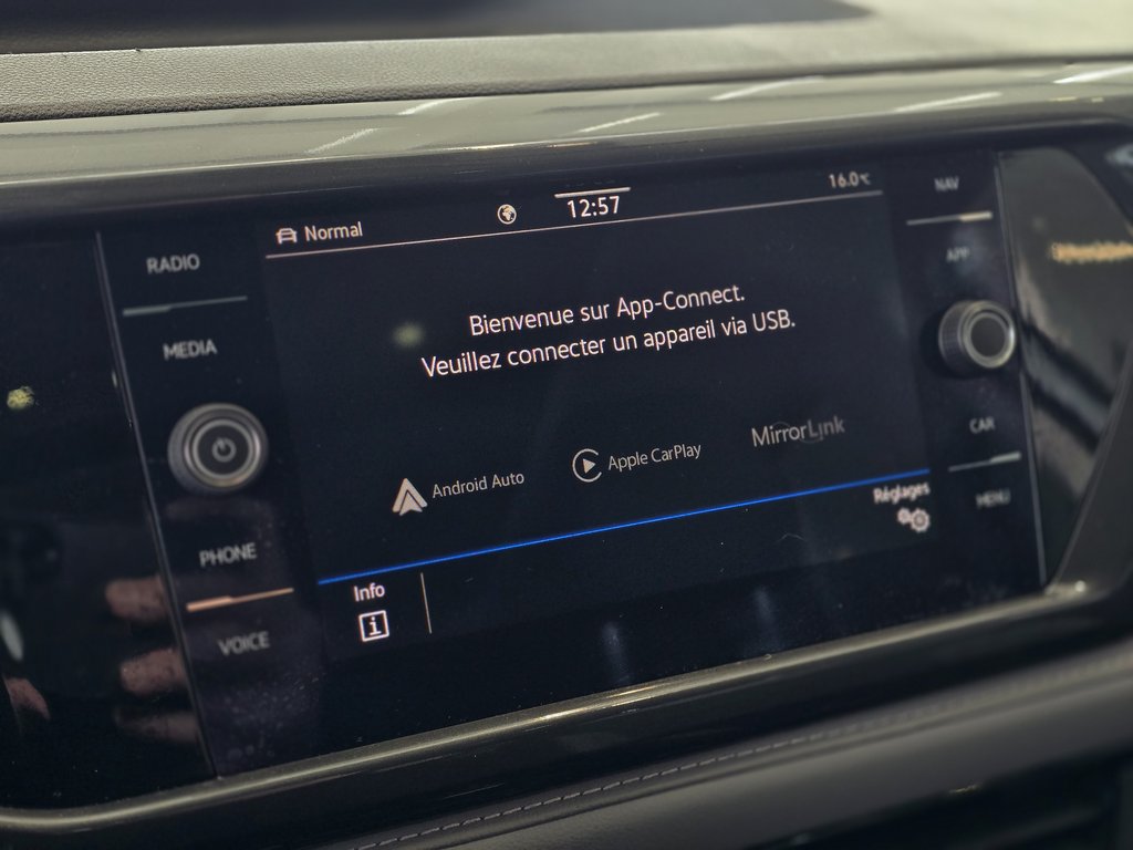 2023 Volkswagen Taos Highline | DÉMARREUR | PANO | CUIR | CARPLAY | +++ in Laval, Quebec - 18 - w1024h768px