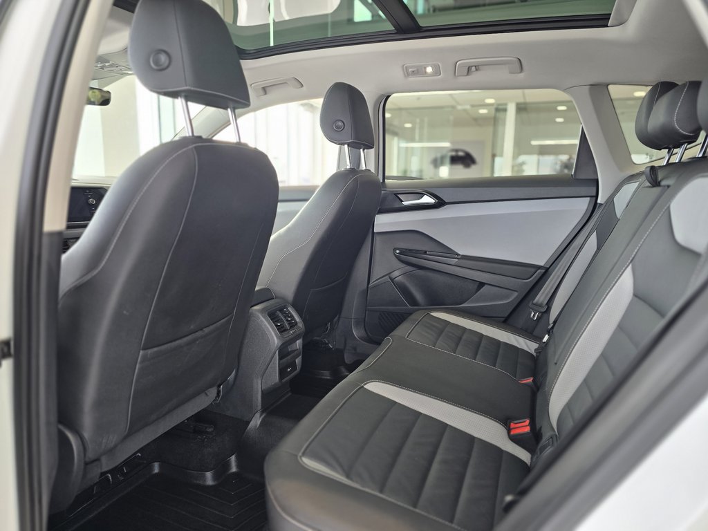 2023 Volkswagen Taos Highline | DÉMARREUR | PANO | CUIR | CARPLAY | +++ in Laval, Quebec - 10 - w1024h768px