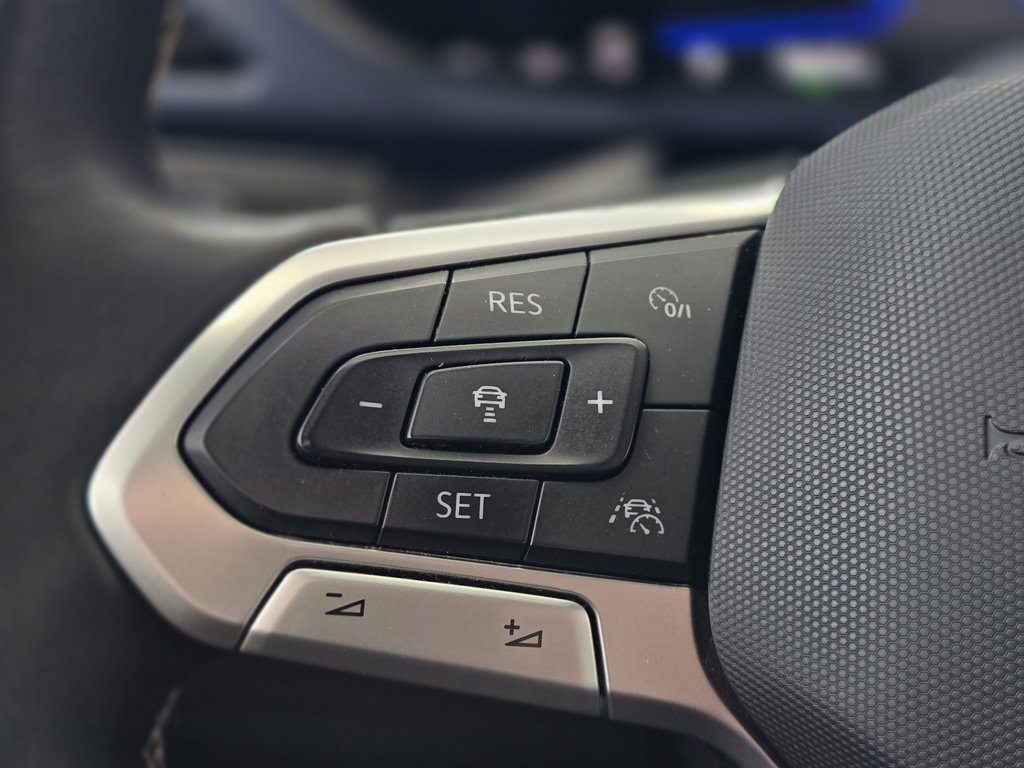 2023 Volkswagen Taos Comfortline AWD | TOIT PANO | CAM | CARPLAY | +++ in Laval, Quebec - 14 - w1024h768px