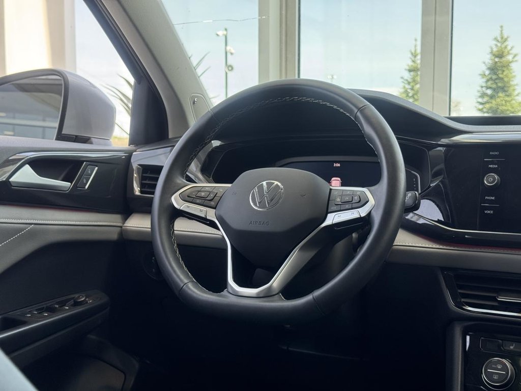 Volkswagen Taos Highline 4MOTION | DÉMARREUR | TOIT PANO | CUIR | CARPLAY +++ 2024 à Laval, Québec - 12 - w1024h768px