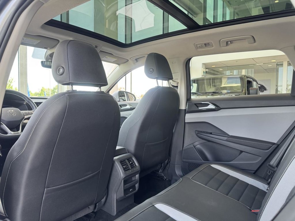 Volkswagen Taos Highline 4MOTION | DÉMARREUR | TOIT PANO | CUIR | CARPLAY +++ 2024 à Laval, Québec - 10 - w1024h768px