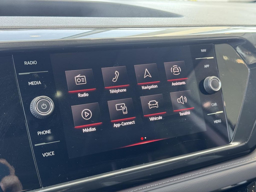 Volkswagen Taos Highline 4MOTION | DÉMARREUR | TOIT PANO | CUIR | CARPLAY +++ 2024 à Laval, Québec - 18 - w1024h768px