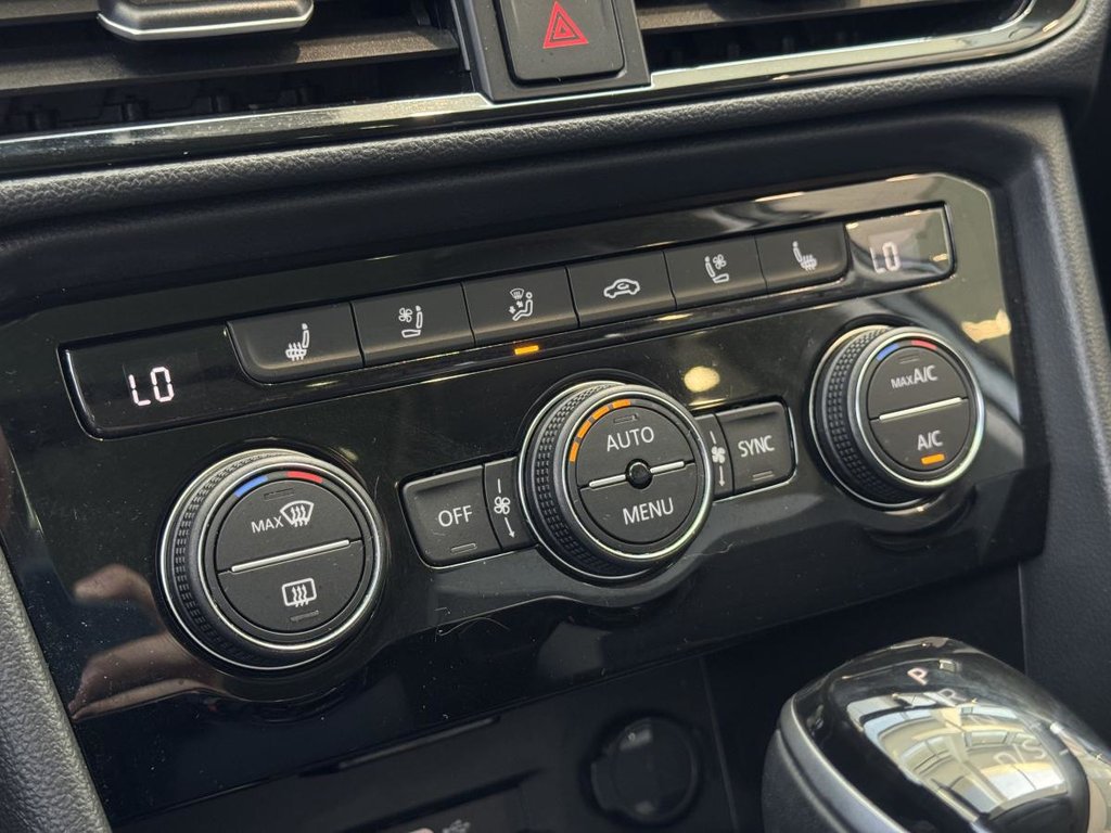 Volkswagen Taos Highline 4MOTION | DÉMARREUR | TOIT PANO | CUIR | CARPLAY +++ 2024 à Laval, Québec - 17 - w1024h768px