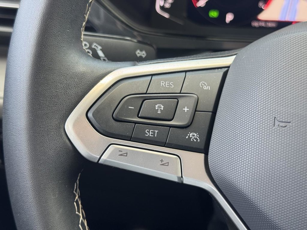 Volkswagen Taos Highline 4MOTION | DÉMARREUR | TOIT PANO | CUIR | CARPLAY +++ 2024 à Laval, Québec - 14 - w1024h768px