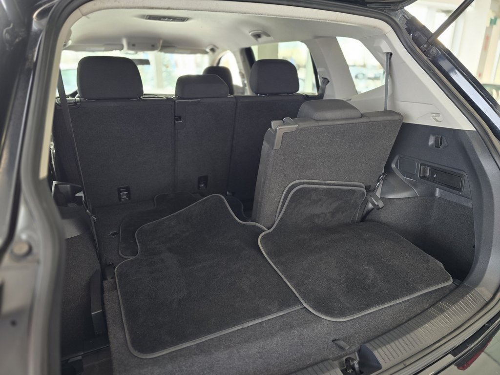 2019 Volkswagen Tiguan Trendline BAS KM | 7 PASSAGERS | AWD | CARPLAY | + in Laval, Quebec - 10 - w1024h768px