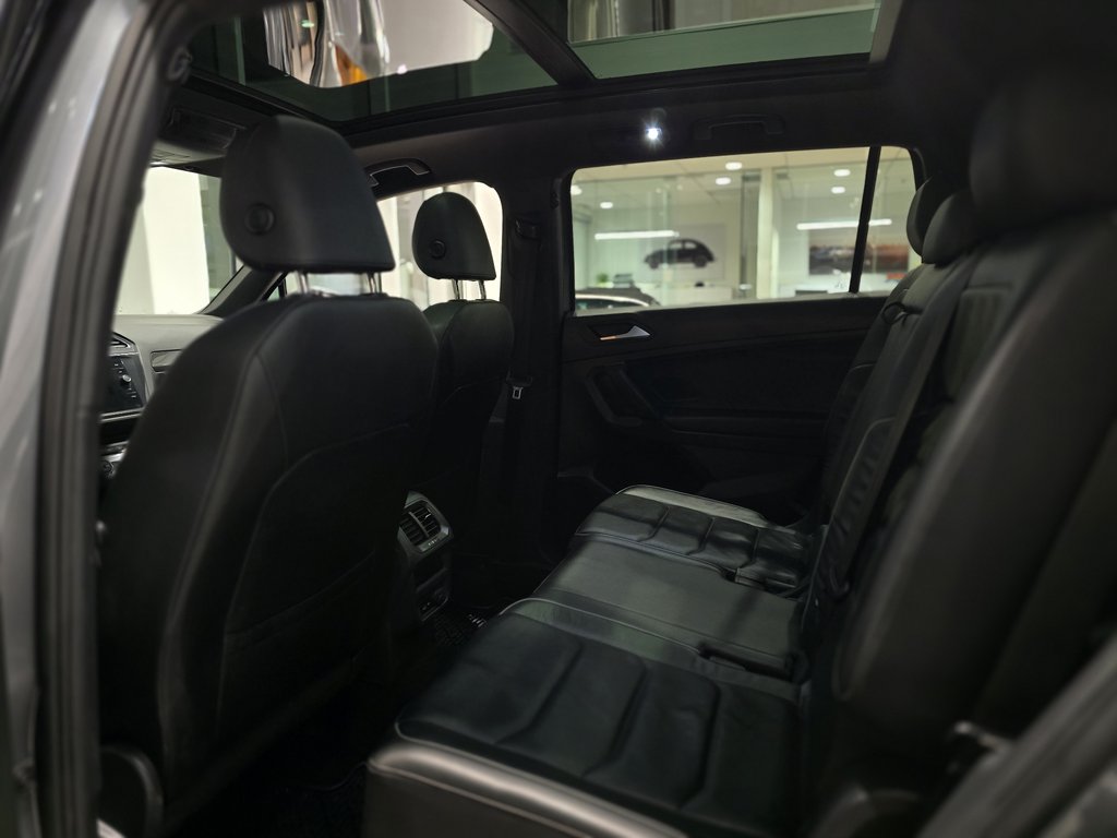 2019 Volkswagen Tiguan Highline R-LINE 7 PASSAGERS | BAS KM | NAV | CUIR in Laval, Quebec - 10 - w1024h768px