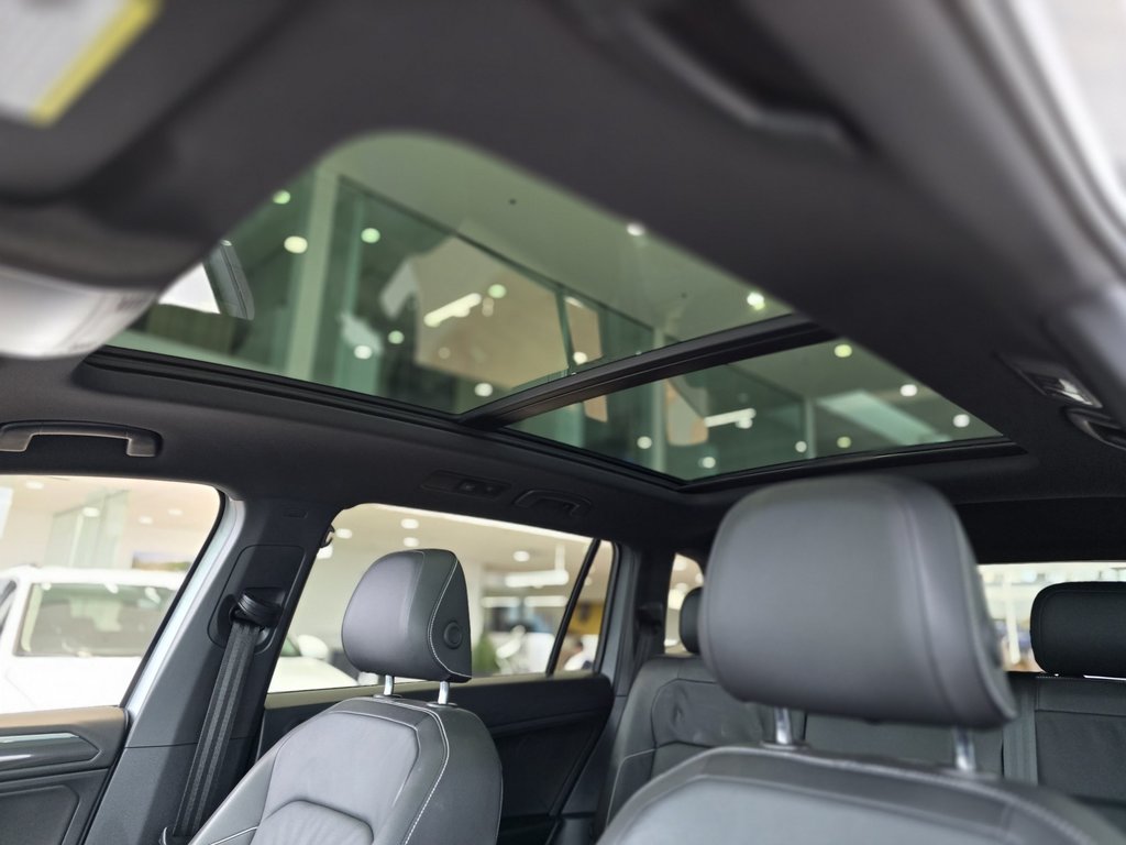 2021 Volkswagen Tiguan Highline R-LINE | PANO | CUIR | NAV | DÉMARREUR in Laval, Quebec - 20 - w1024h768px