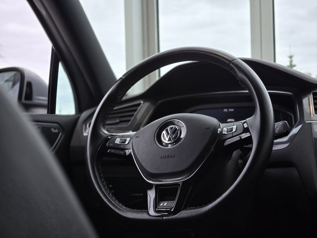 2021 Volkswagen Tiguan Highline R-LINE | PANO | CUIR | NAV | DÉMARREUR in Laval, Quebec - 12 - w1024h768px