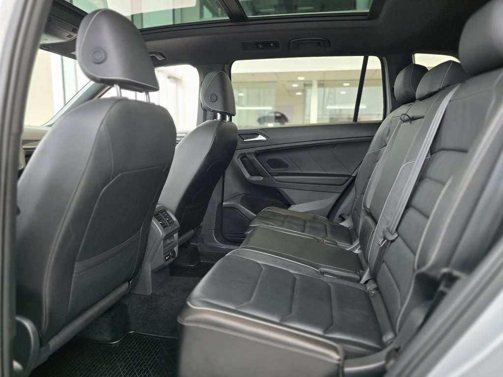 2021 Volkswagen Tiguan Highline R-LINE | PANO | CUIR | NAV | DÉMARREUR in Laval, Quebec - 10 - w1024h768px