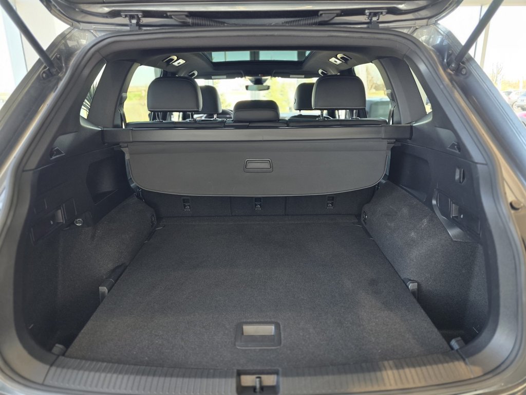 Volkswagen Tiguan Comfortline R-Line Black Edition | PANO | CUIR 2022 à Laval, Québec - 9 - w1024h768px