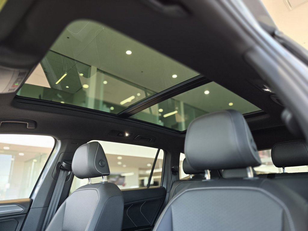 Volkswagen Tiguan Comfortline R-Line Black Edition | PANO | CUIR 2022 à Laval, Québec - 19 - w1024h768px